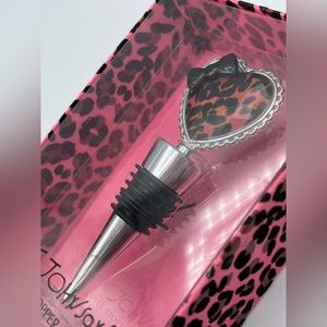 BETSEY JOHNSON Bottle Stopper Leopard Print Pink Heart With Bow New In Box